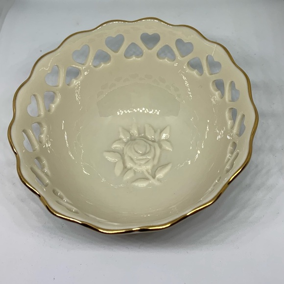 Lenox Hearts Collection Footed Small 24K Gold Trim Bowl - Picture 1 of 13